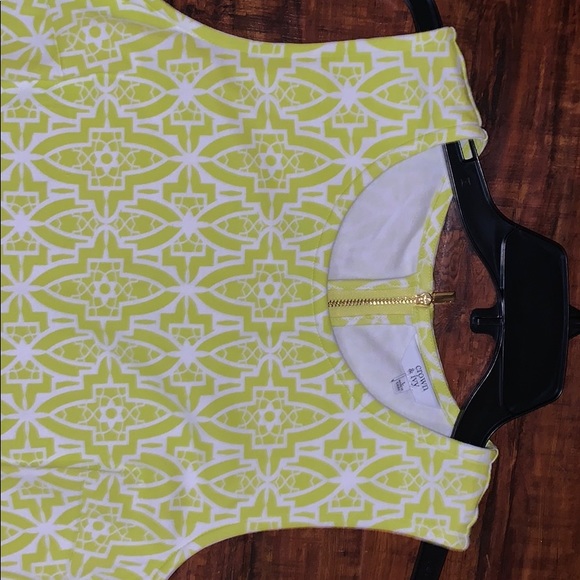 Crown & Ivy Top - Picture 2 of 5